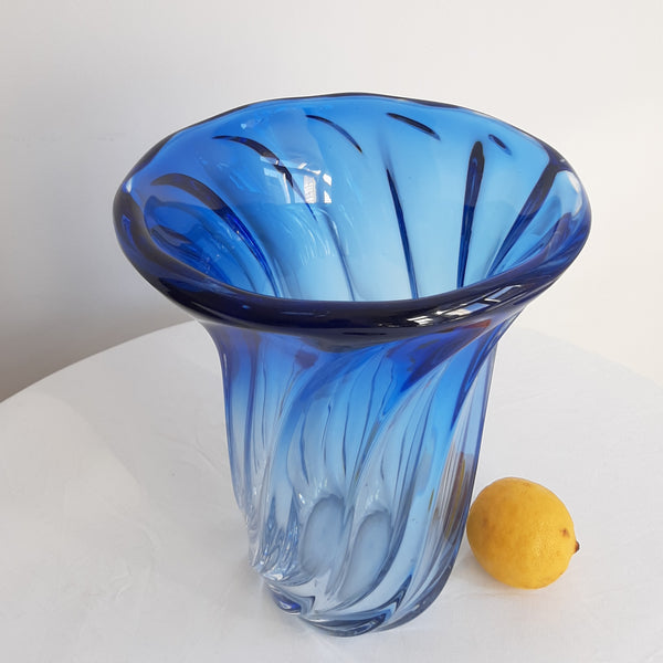 Vase "Vatel" Val Saint Lambert. cristal bleu, 28cm