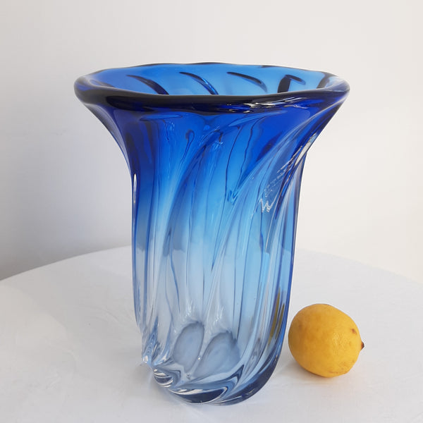 Vase "Vatel" Val Saint Lambert. cristal bleu, 28cm